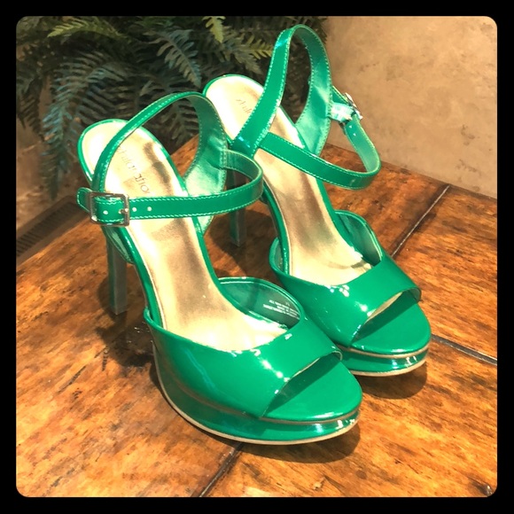 Xhilaration Shoes - 💚Kelly green patent heels💚